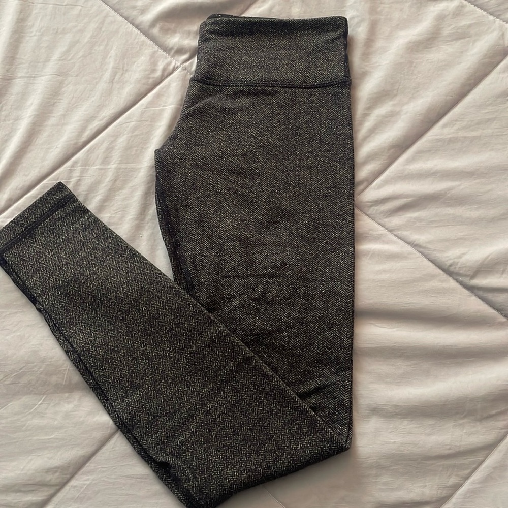 EUC Lululemon Wunder Under pants 6